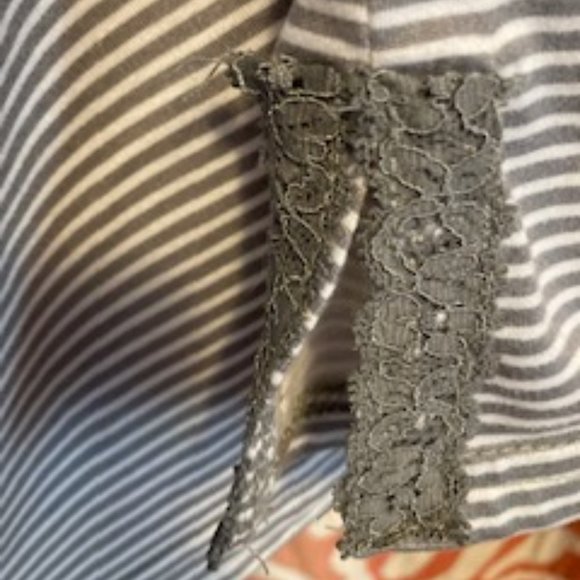 Tahari Nightshirt, greyand white tiny stripes, lace collar and side slits, Med. - Picture 6 of 7